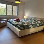Kwatera prywatna Lovely Room, 15 Min From Center, Mountain View Zurych